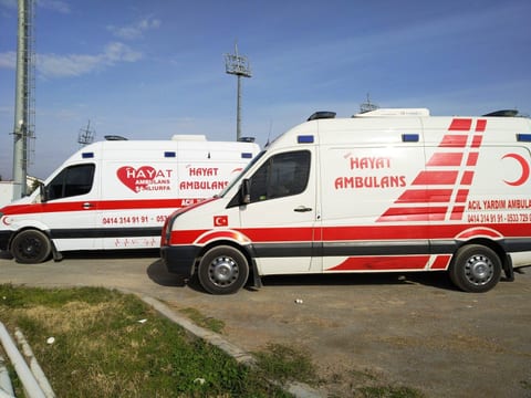 Hayat Ambulans filosundan iki acil yardım ambulansı